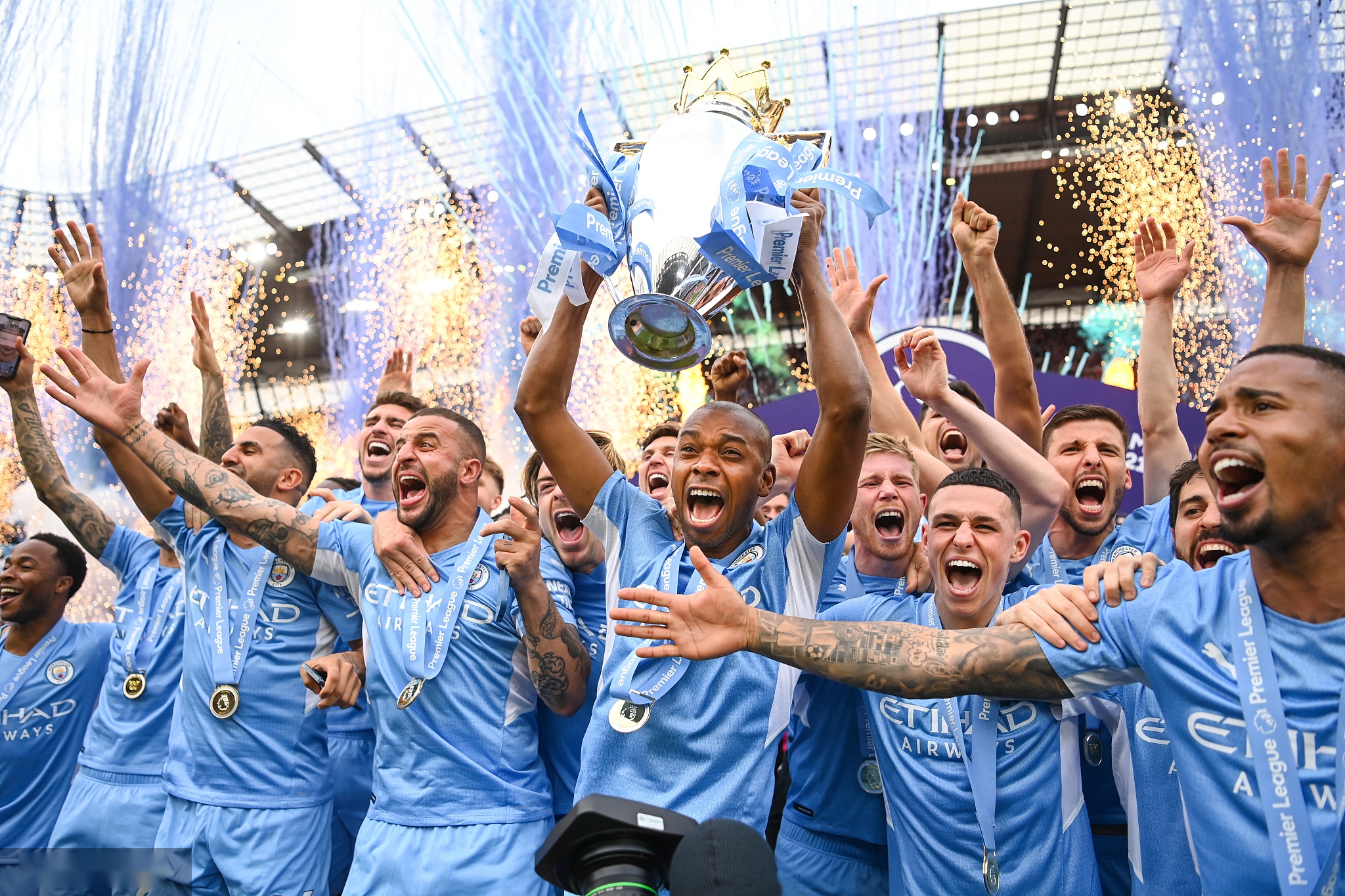 轻且充满活 轻且充满活